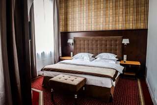 Отель Hotel Dyplomat Ольштын Люкс с кроватью размера "queen-size"-4